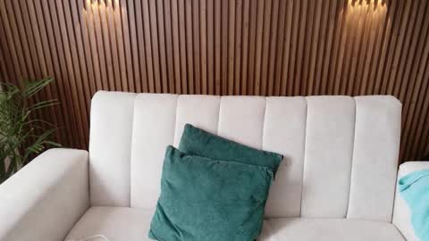 Feelena online show from December 2025 05:19:02 PM