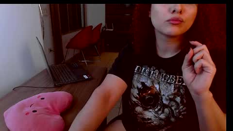 Snapshot of feet_diane chatting on December 2025 09:53:02 PM Diane New profile online show from December 2025 09:53:02 PM