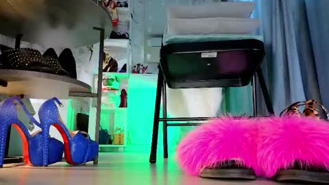 Snapshot of feet_heelss chatting on November 2025 10:38:02 AM Kris online show from November 2025 10:38:02 AM