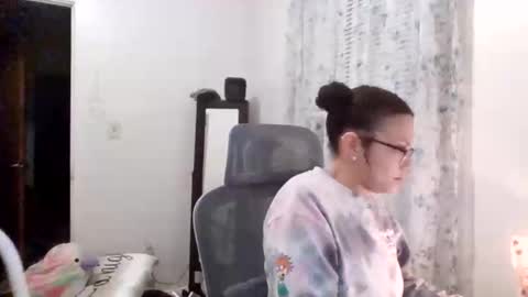 Soley online show from November 2025 03:05:02 AM