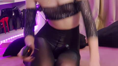 Snapshot of feetvibe chatting on October 2025 08:02:02 AM FeetVibe online show from October 2025 08:02:02 AM