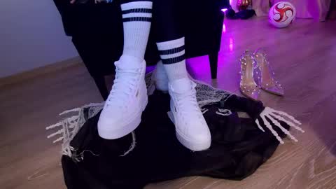 Snapshot of feetvibe chatting on October 2025 07:20:02 AM FeetVibe online show from October 2025 07:20:02 AM