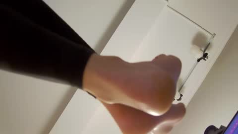 Snapshot of feetvibe chatting on November 2025 12:05:02 PM FeetVibe online show from November 2025 12:05:02 PM