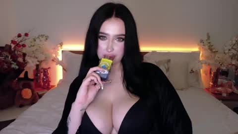 Felicia Herceg online show from October 2025 11:46:01 PM