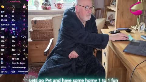 Snapshot of fellainsp8 chatting on April 2026 07:28:01 AM Adam online show from April 2026 07:28:01 AM