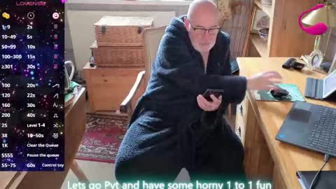 Snapshot of fellainsp8 chatting on April 2026 07:33:01 AM Adam online show from April 2026 07:33:01 AM