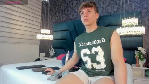 Snapshot of femboy_max chatting on February 2026 11:37:02 AM Femboy Max online show from February 2026 11:37:02 AM