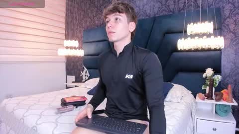 Snapshot of femboy_max chatting on February 2026 12:00:01 PM Femboy Max online show from February 2026 12:00:01 PM