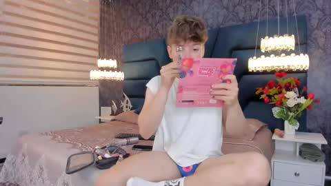 Snapshot of femboy_max chatting on February 2026 11:32:01 AM Femboy Max online show from February 2026 11:32:01 AM