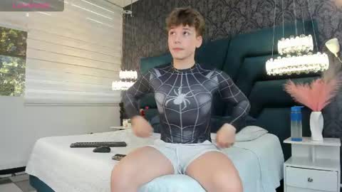 Snapshot of femboy_max chatting on May 2026 12:01:01 PM Femboy Max online show from May 2026 12:01:01 PM
