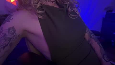 femme_mystique online show from December 2025 10:01:01 AM