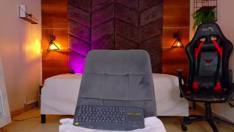 FERNANDA BROWN  online show from June 2026 08:13:02 PM