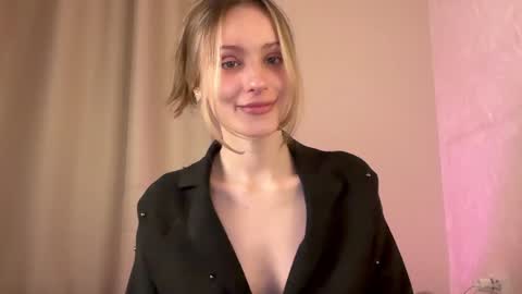 Snapshot of fflloowweerr chatting on January 2025 12:53:01 PM Lisa online show from January 2025 12:53:01 PM