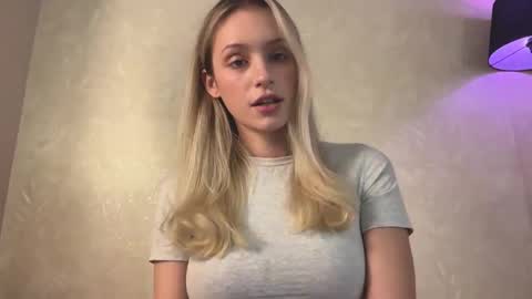 Snapshot of fflloowweerr chatting on October 2025 11:49:02 AM Lisa online show from October 2025 11:49:02 AM