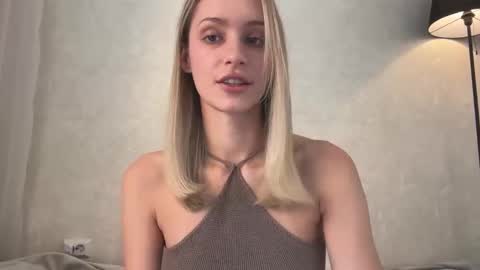 Snapshot of fflloowweerr chatting on October 2025 07:20:02 AM Lisa online show from October 2025 07:20:02 AM