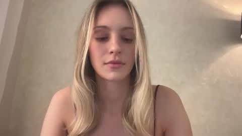 Snapshot of fflloowweerr chatting on November 2025 06:52:01 AM Lisa online show from November 2025 06:52:01 AM