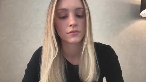 Snapshot of fflloowweerr chatting on November 2025 07:30:02 AM Lisa online show from November 2025 07:30:02 AM