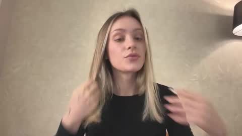 Snapshot of fflloowweerr chatting on November 2025 09:09:01 AM Lisa online show from November 2025 09:09:01 AM