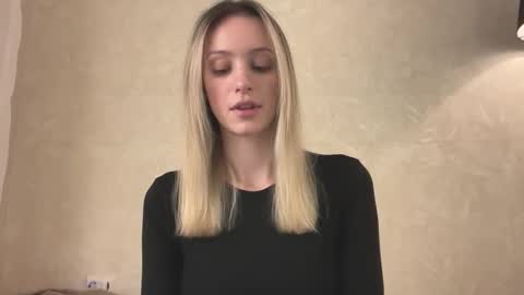 Snapshot of fflloowweerr chatting on December 2025 08:52:02 AM Lisa online show from December 2025 08:52:02 AM