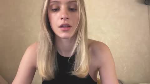 Snapshot of fflloowweerr chatting on December 2025 11:36:02 AM Lisa online show from December 2025 11:36:02 AM