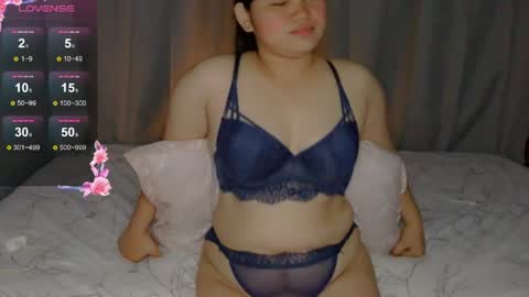 Snapshot of fhwilloughbyxx chatting on April 2026 07:07:02 PM fhwilloughbyxx online show from April 2026 07:07:02 PM