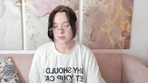 fiamoory online show from May 2026 01:24:01 AM