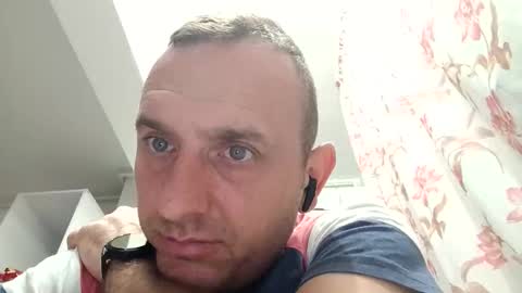 Snapshot of figonik chatting on November 2025 06:24:01 AM Nick online show from November 2025 06:24:01 AM