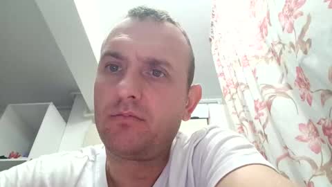 Snapshot of figonik chatting on November 2025 06:02:01 AM Nick online show from November 2025 06:02:01 AM