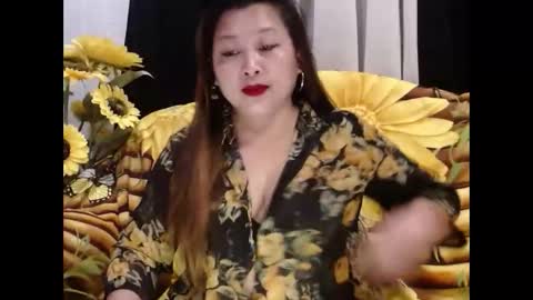 Yhen online show from May 2026 07:00:02 PM