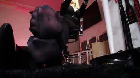 AlfaFemale online show from April 2026 05:12:02 AM