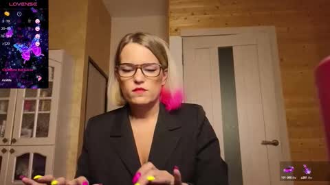 Lady online show from October 2025 01:09:01 AM