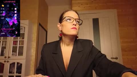 Lady online show from October 2025 10:00:02 AM