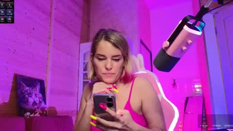 Lady online show from May 2026 06:37:01 PM