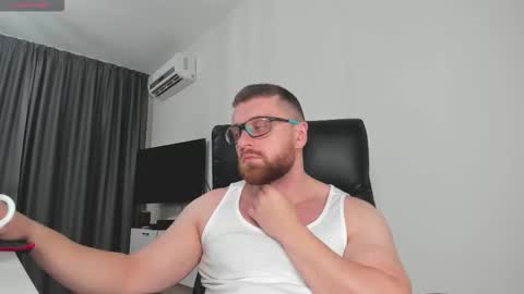 Snapshot of findomguyxxx chatting on January 2026 04:33:02 PM FindomGuyXXX online show from January 2026 04:33:02 PM