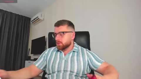 Snapshot of findomguyxxx chatting on February 2026 06:44:01 PM FindomGuyXXX online show from February 2026 06:44:01 PM