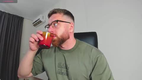 Snapshot of findomguyxxx chatting on March 2026 05:37:02 PM FindomGuyXXX online show from March 2026 05:37:02 PM