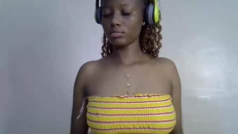 Snapshot of fine_slim chatting on November 2025 01:22:02 PM slimmie online show from November 2025 01:22:02 PM