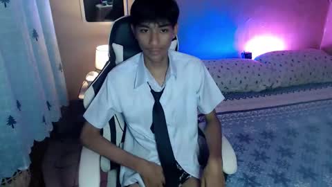 Snapshot of fineboii_rey18 chatting on September 2025 01:47:02 PM fineboii_rey18 online show from September 2025 01:47:02 PM