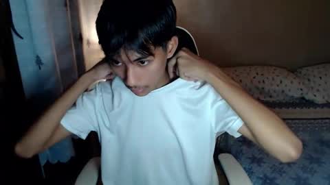 Snapshot of fineboii_rey18 chatting on November 2025 04:34:02 AM fineboii_rey18 online show from November 2025 04:34:02 AM