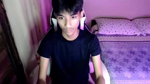 Snapshot of fineboii_rey18 chatting on December 2025 12:45:01 PM fineboii_rey18 online show from December 2025 12:45:01 PM