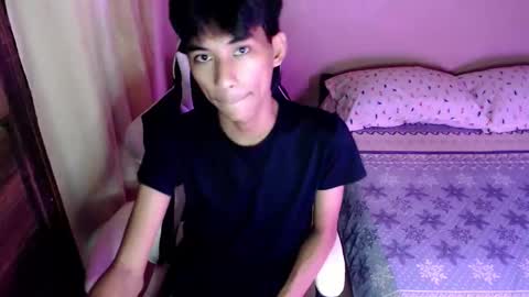 Snapshot of fineboii_rey18 chatting on December 2025 05:03:02 AM fineboii_rey18 online show from December 2025 05:03:02 AM