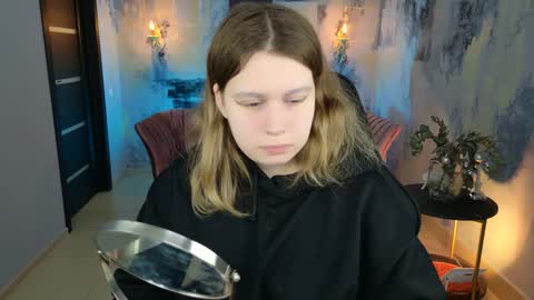 fiora online show from December 2024 09:01:01 AM