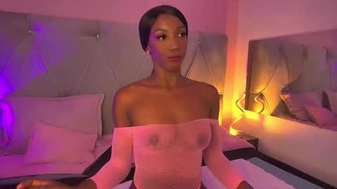 Fiorela Lenin  online show from October 2025 06:47:02 PM