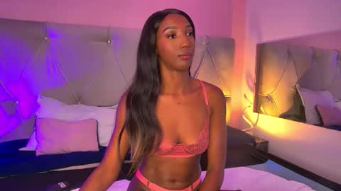 Fiorela Lenin  online show from October 2025 07:03:01 PM