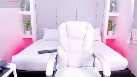 Fiorela online show from April 2026 04:39:01 AM