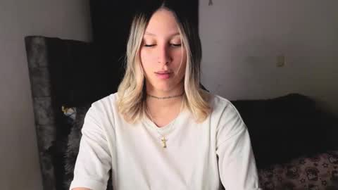 Snapshot of fiorella_up1 chatting on November 2025 10:56:02 PM F I O R E L L A online show from November 2025 10:56:02 PM