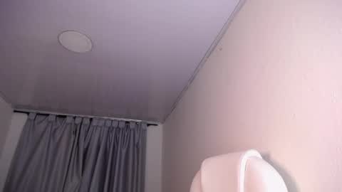 Snapshot of fireeprincess chatting on December 2024 02:20:02 AM Princess Tianna online show from December 2024 02:20:02 AM