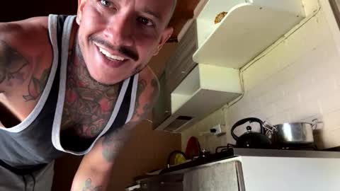 Elias Valencia online show from May 2026 12:44:01 PM