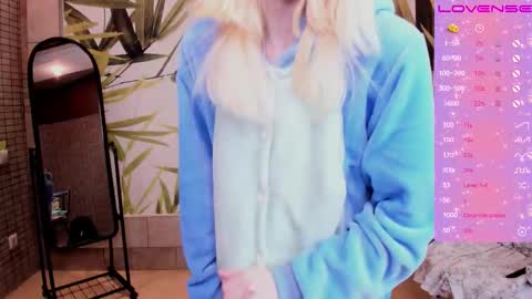 FlexiMona online show from December 2025 07:53:02 PM