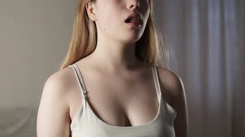 Mila online show from October 2025 05:19:02 AM